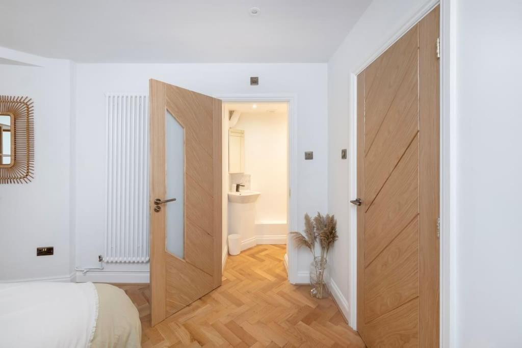 Spacious Apartment - 5 Minutes Walk To Bath Abbey 외부 사진