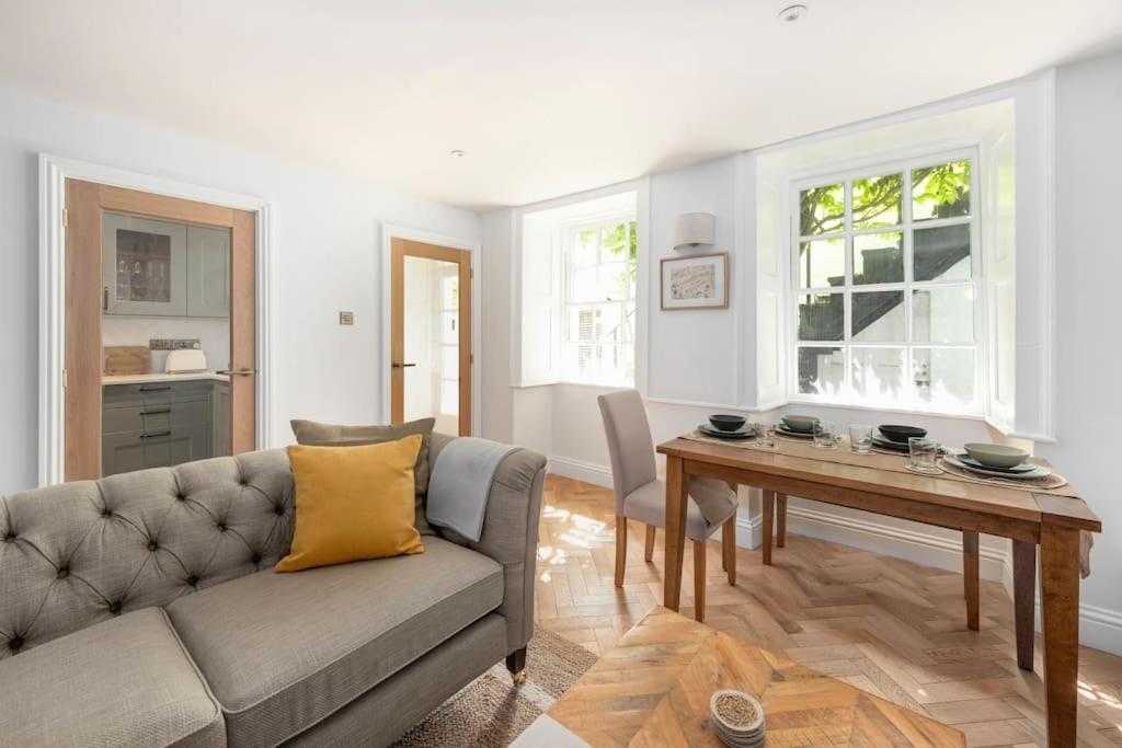 Spacious Apartment - 5 Minutes Walk To Bath Abbey 외부 사진