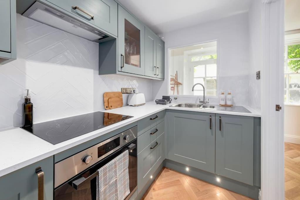 Spacious Apartment - 5 Minutes Walk To Bath Abbey 외부 사진
