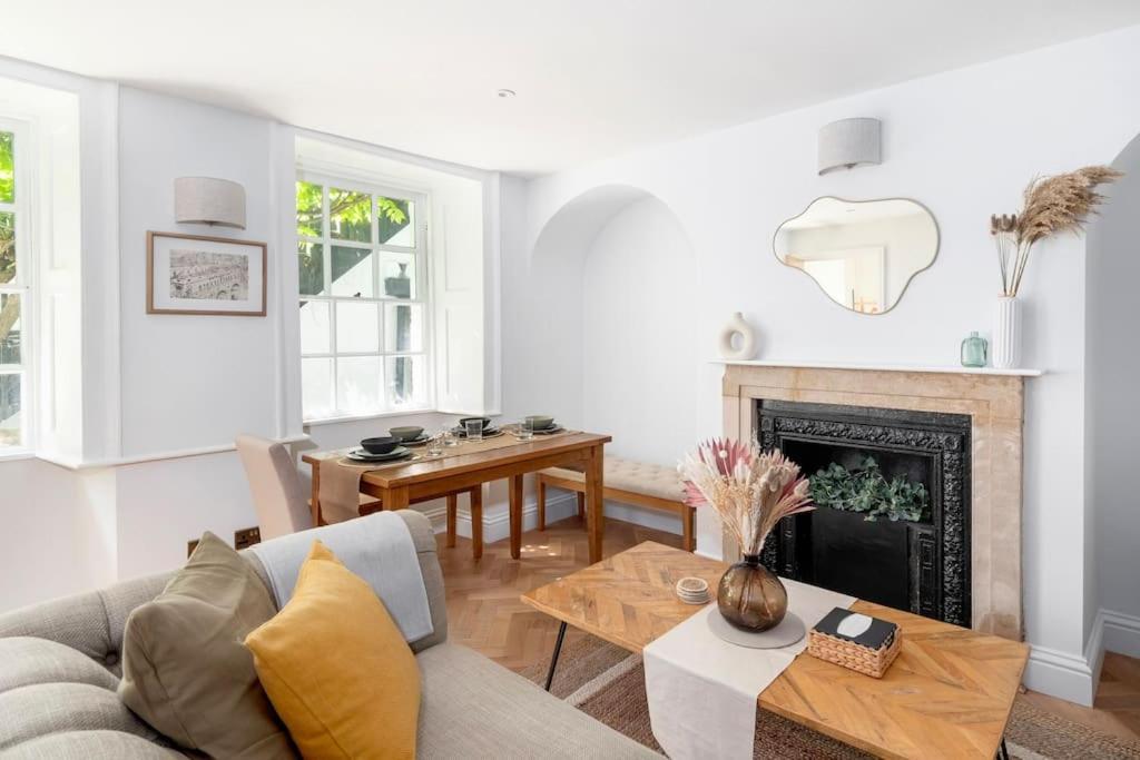 Spacious Apartment - 5 Minutes Walk To Bath Abbey 외부 사진