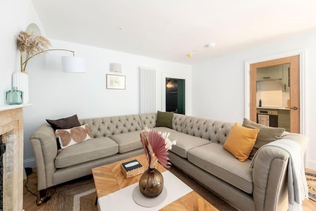 Spacious Apartment - 5 Minutes Walk To Bath Abbey 외부 사진